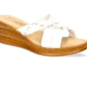 Size 9W BRAND NEWin box white patent leather edge sandals with rhinestone detail